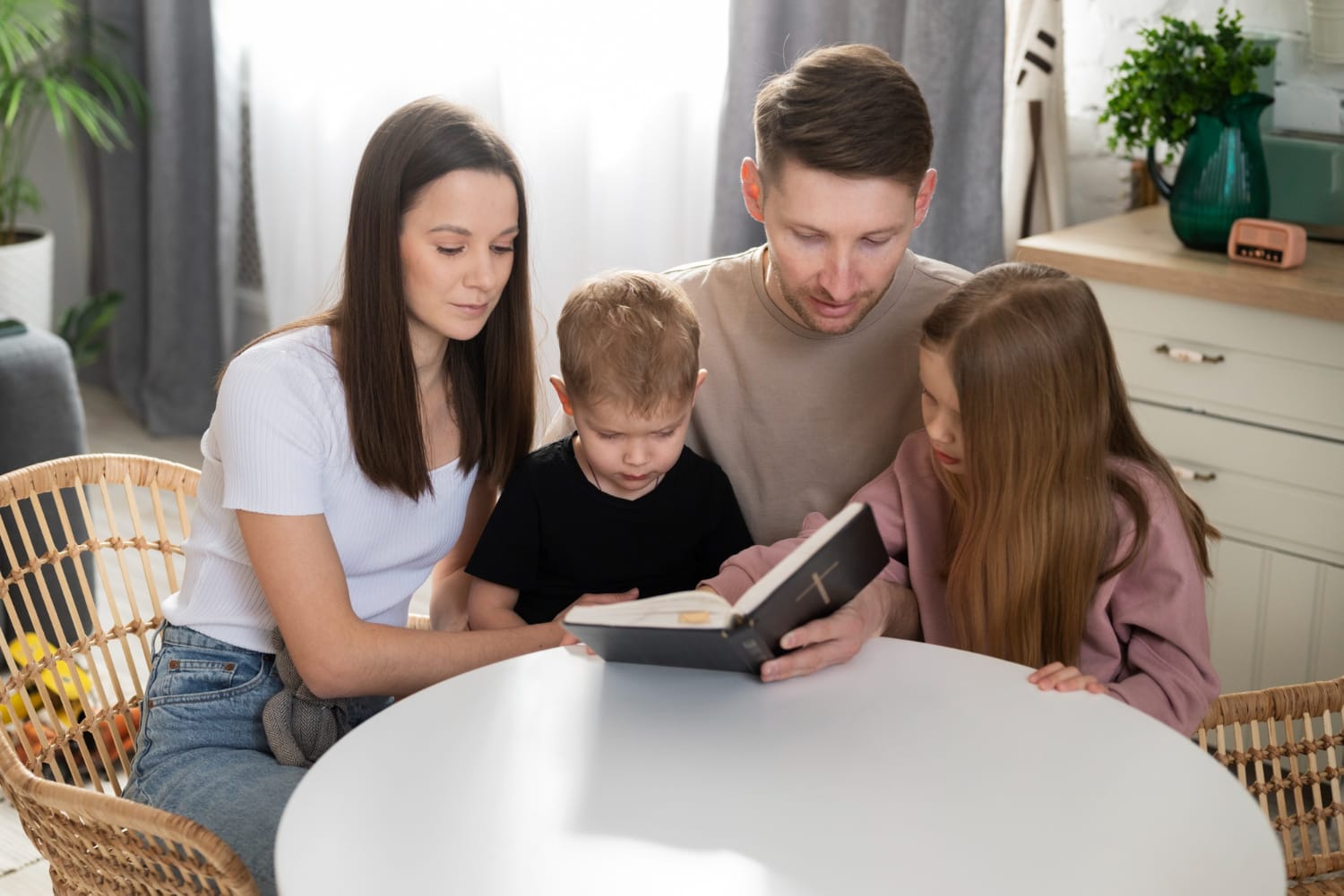 COMO DESARROLLAR Y MANTENER UNA FAMILIA VIRTUOSA